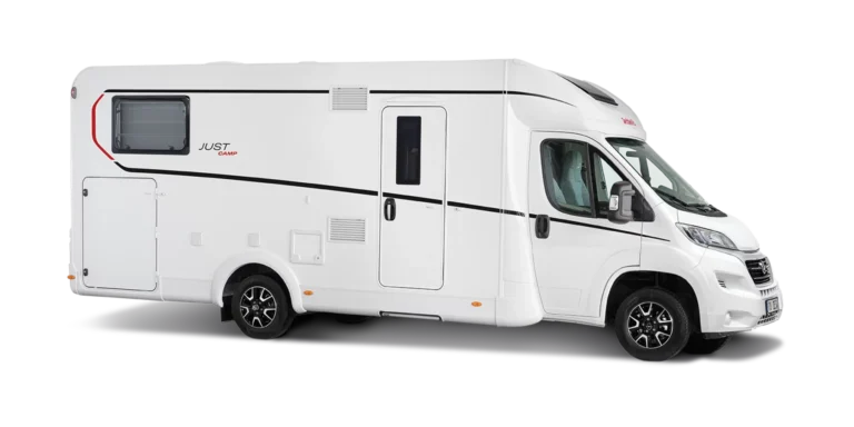 autocaravana Dethleffs Just Camp T7052 de segunda mano, mostrando puerta de entrada de seguridad, ventanas integradas y portón de garaje trasero.
